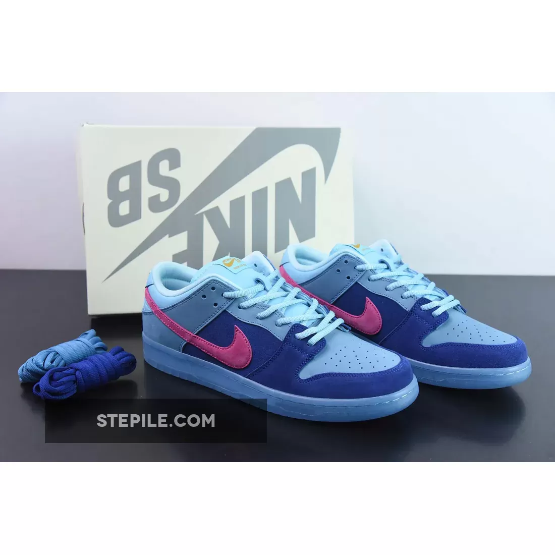 Run The Jewels x Nike SB Dunk Low Deep Royal Blue/Active Pink-Blue Chill jewels wolf