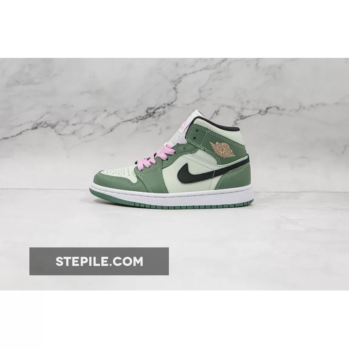 Air Jordan 1 Mid SE Dutch Green/Black-Barely Green CZ0774-300 / green and pink jordan 1