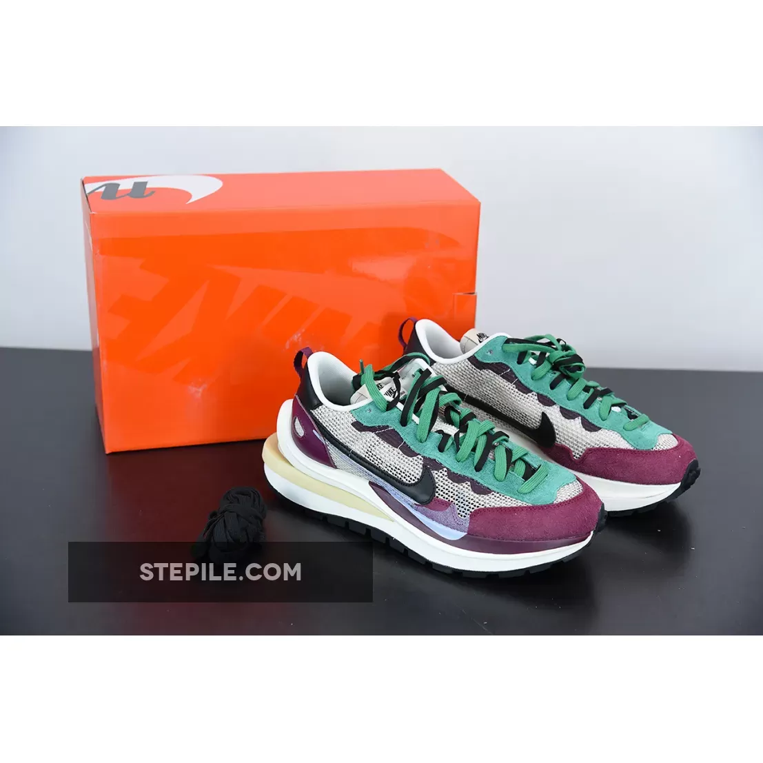 Sacai x Nike VaporWaffle String/Black-Villain Red-Neptune Green / nike x sacai vaporwaffle string & black-villain red