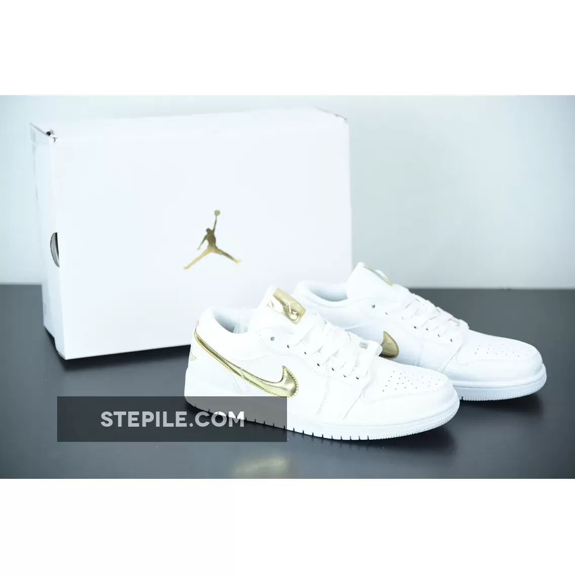 Jordan 1 Low White Metallic Gold | AJ 1 LOW GOLD CZ4776-100