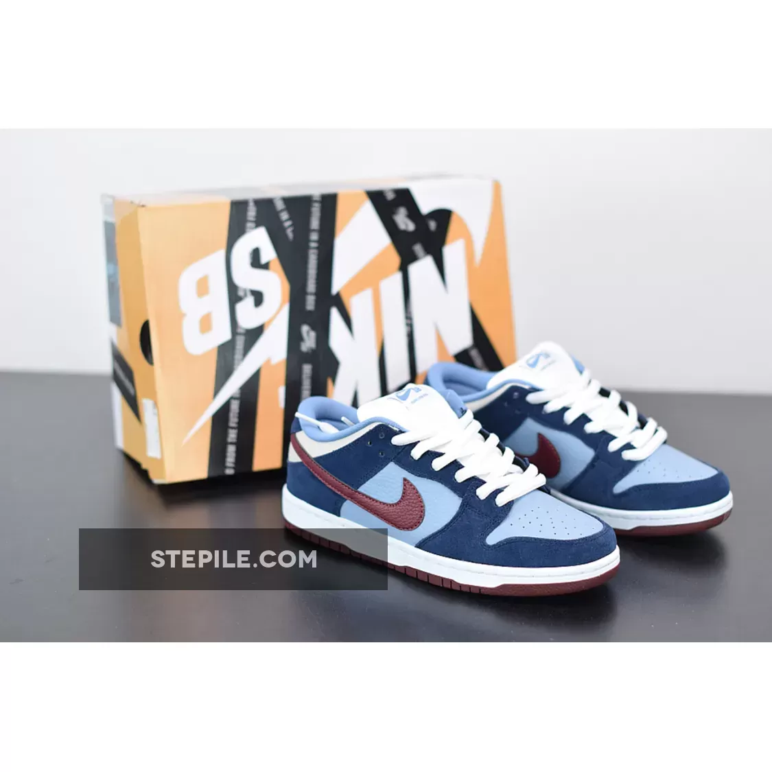 FTC x Nike SB Dunk Low Premium 'Finally' nike sb dunk ftc