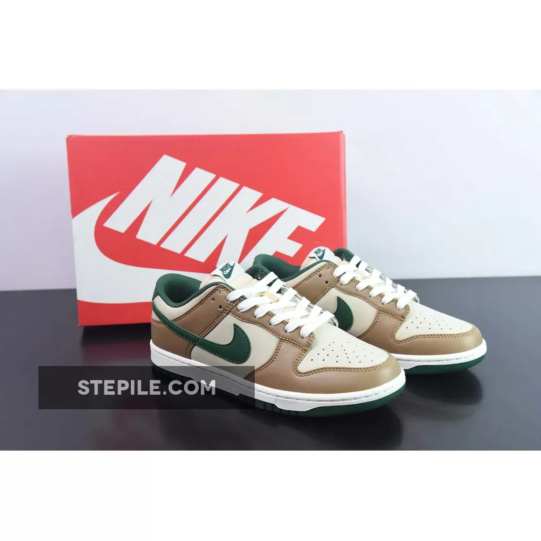 Nike Dunk Low Tan And Green / space jam dunks