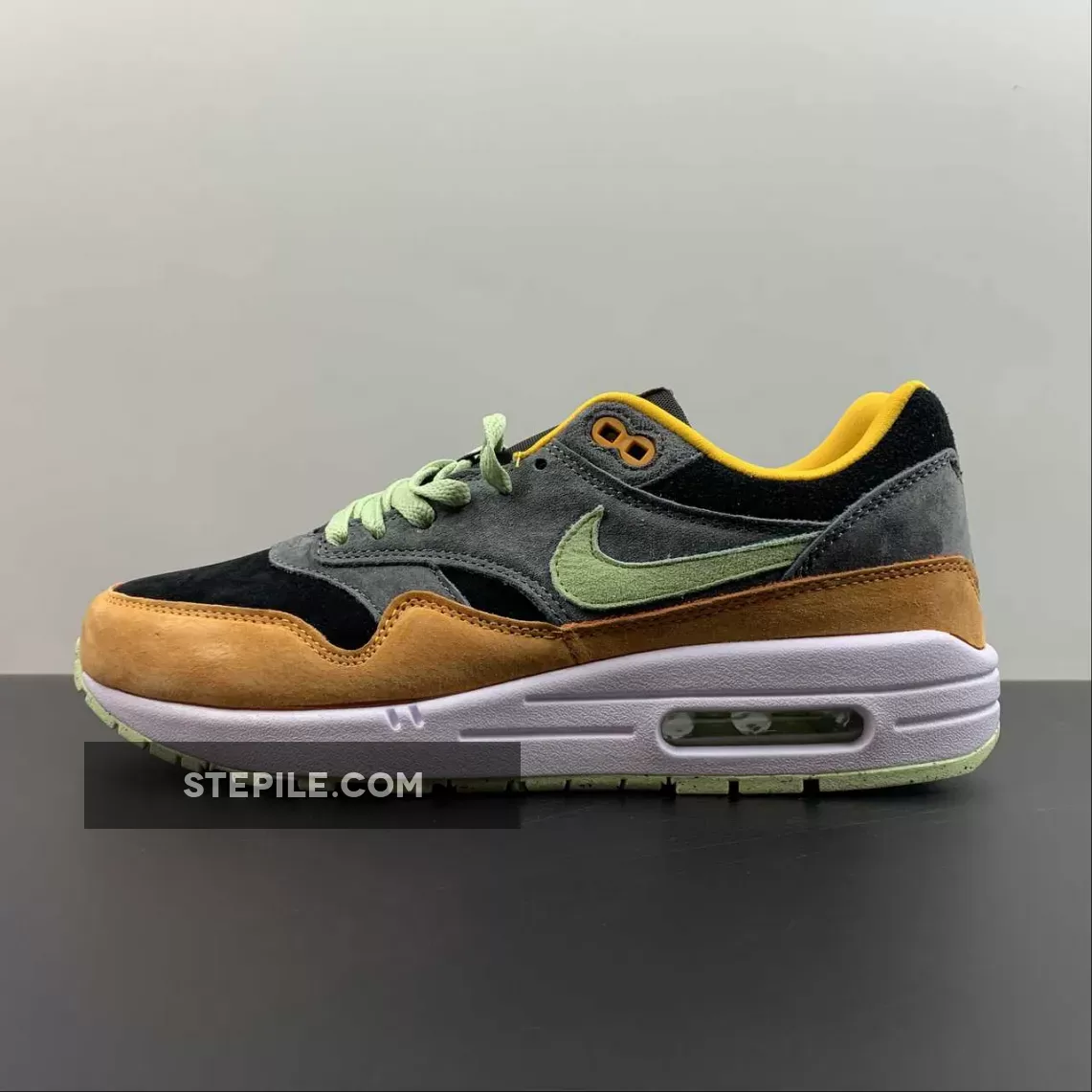 Nike Air Max 1 Duck Black Kumquat DZ0482-001 / air max honey dew